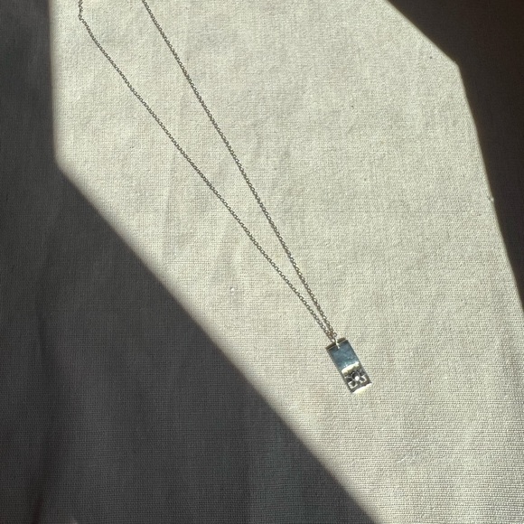 METALSMITHS STERLING
Rectangular Daisy Pendant - comes with chain. - Picture 5 of 6